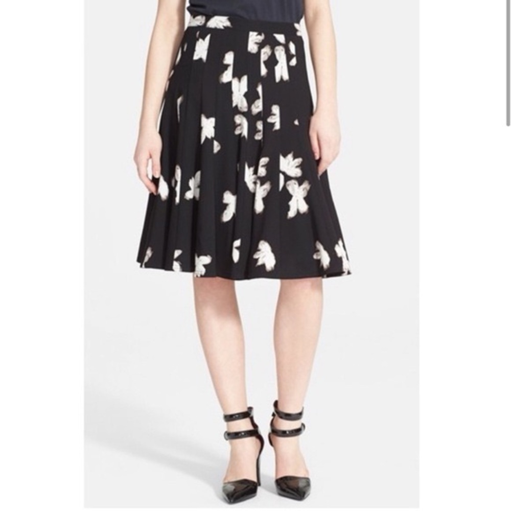 Marc by Marc Jacobs Elegant Pleated Black and White Floral Women's Skirt Size 2